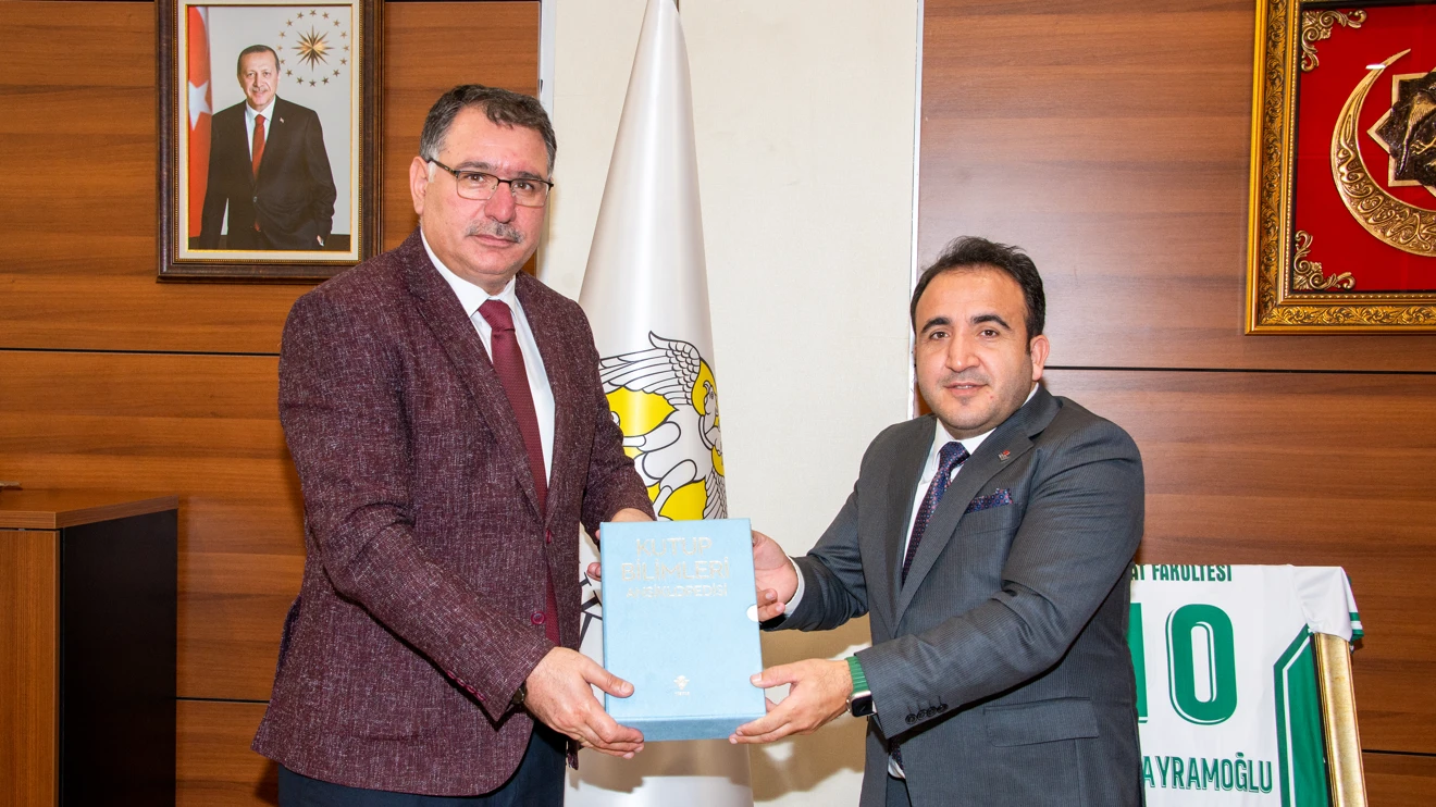 TÜBİTAK Bilim ve Toplum Başkanı Kökçam Selçuk Üniversitesinde